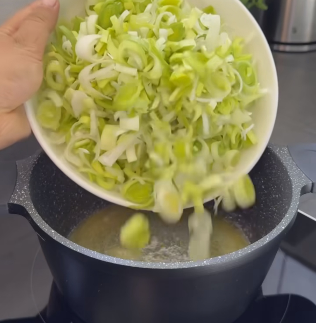 Sebzeli pırasa çorbası
